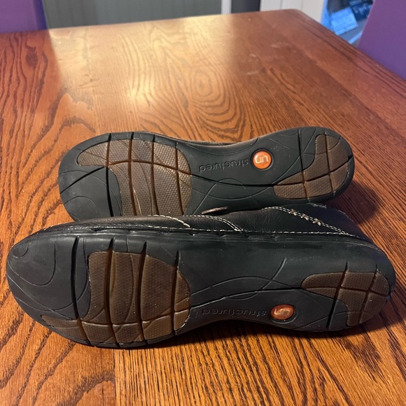 Clarks Black Leather Shoes with Stitch Detail - Picture 3 of 9